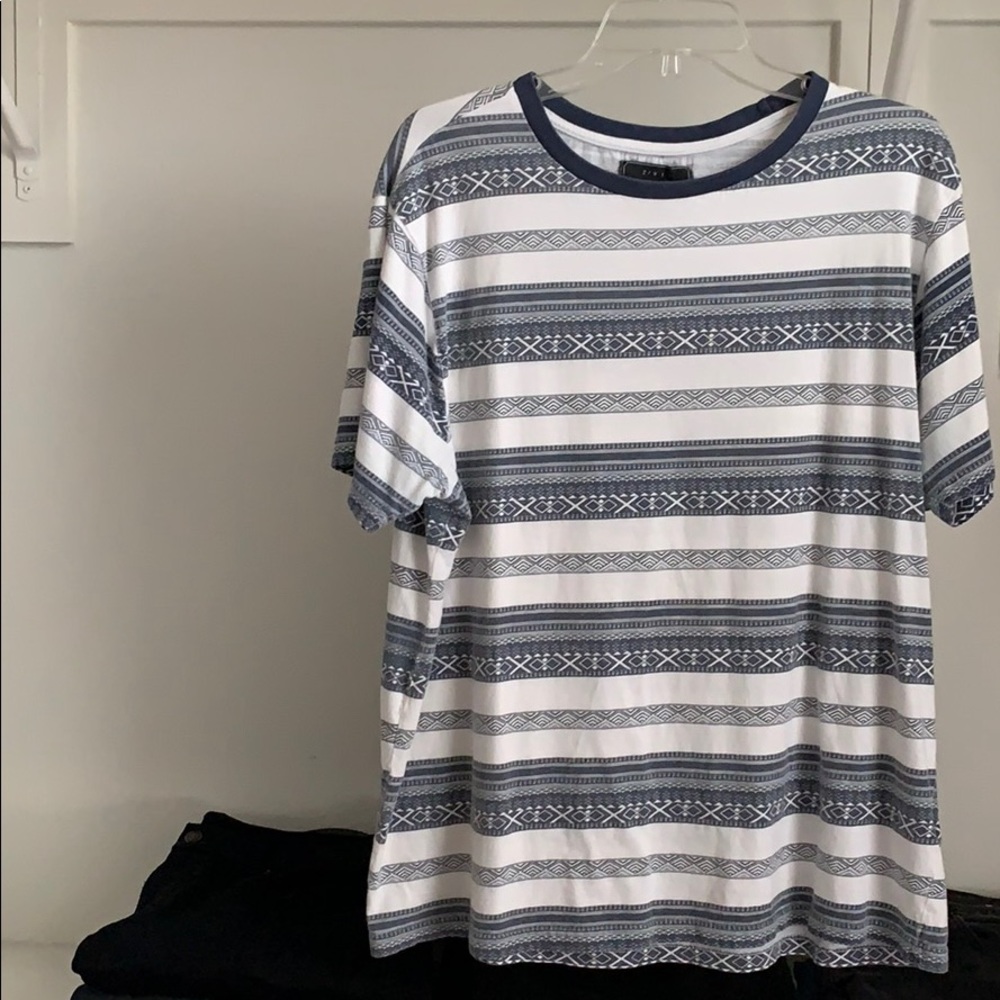 FOREVER 21 T-Shirt